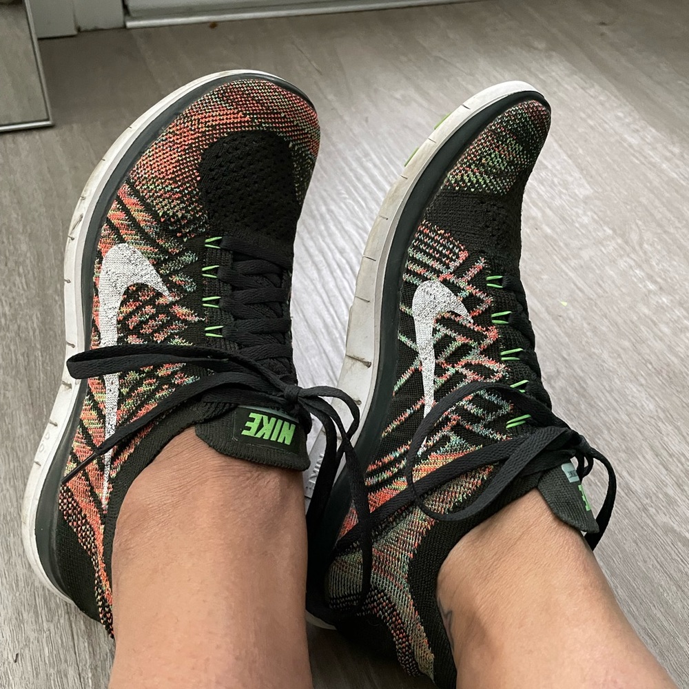 Multicolor Nike free runs